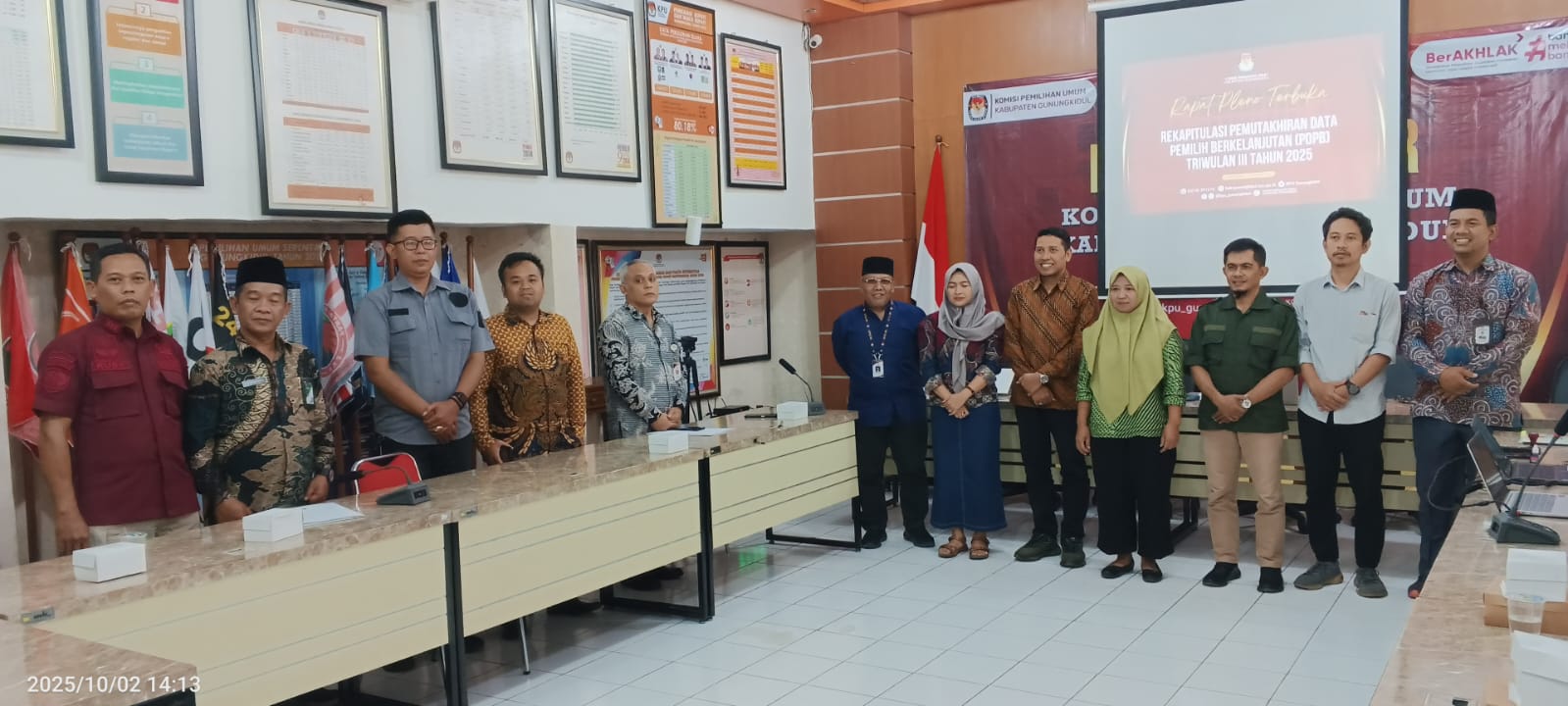 Rapat Pleno Tebuka Rekapitulasi PDPB Triwulan III Tahun 2025 di KPU