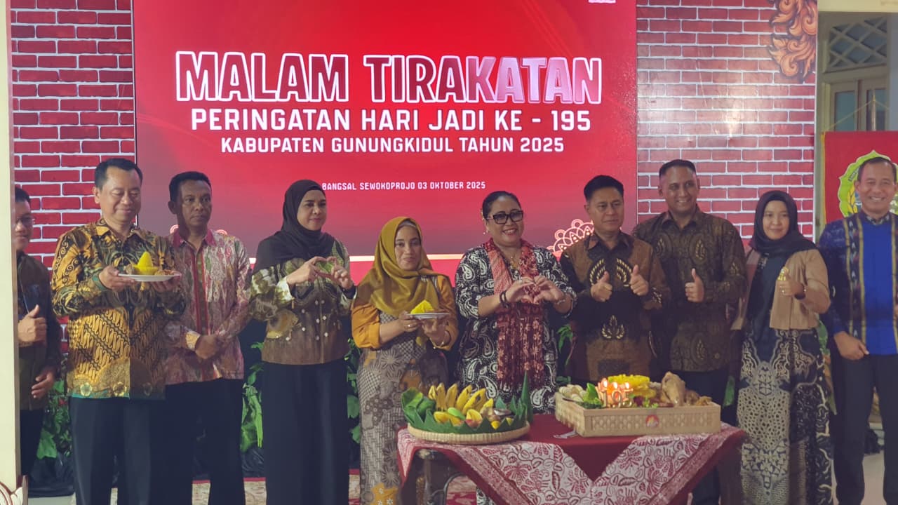 Prosesi Malam Tirakatan