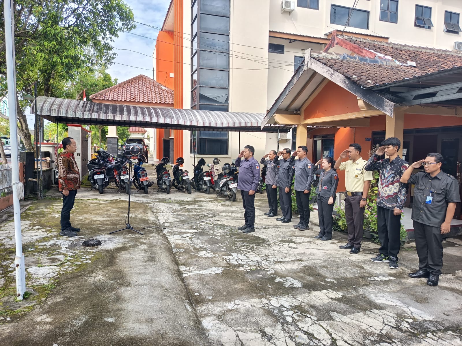 Pelaksanaan Apel di Halaman Bawaslu Gunungkidul