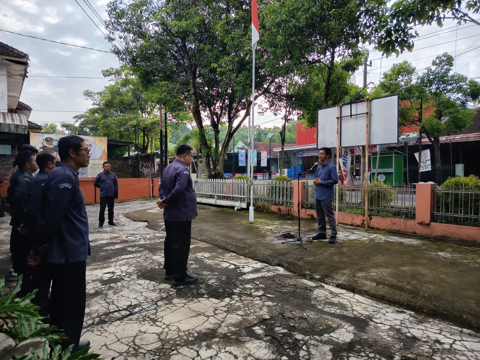 Apel Senin Pagi di Halaman Kantor  Bawaslu Kabupaten Gunungkidul