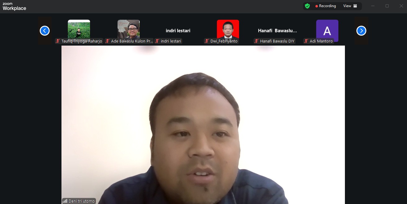 Anggota Bawaslu Gunungkidul Mengikuti Rapat Melalui Zoom