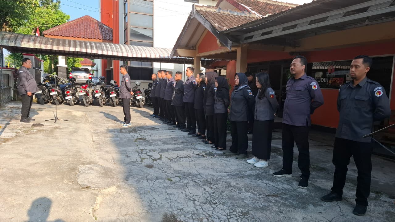 Apel Senin Pagi di halaman Kantor Bawaslu Kabupaten Gunungkidul