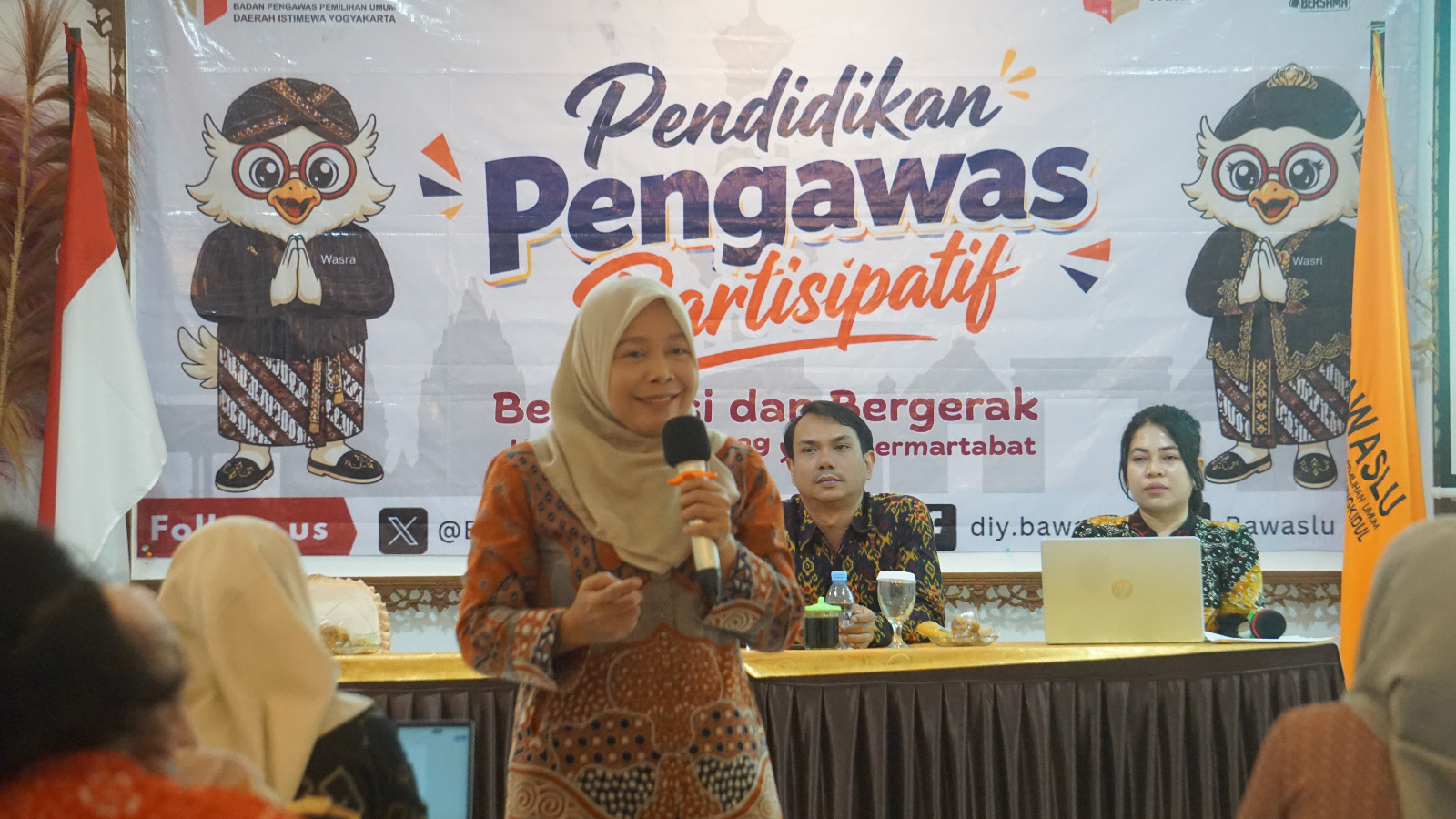 Anggota Bawaslu DIY memberikan materi dalam Pendidikan Pengawas Paritisipatif
