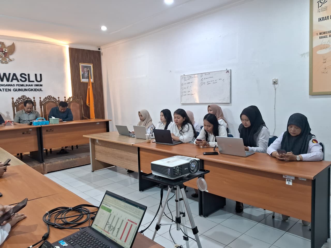 Rapat Internal di Kantor Bawaslu  Kabupaten Gunungkidul