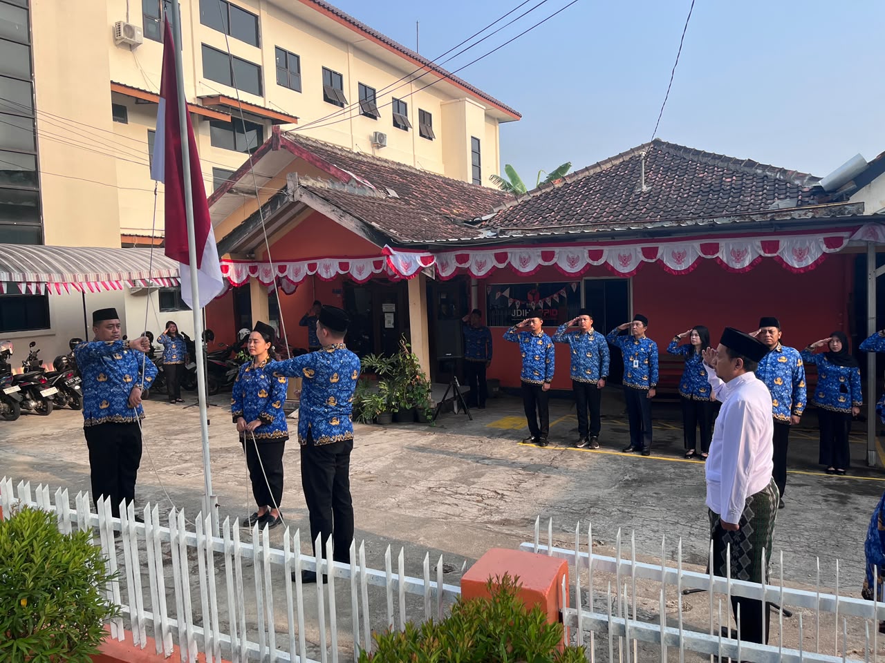 Upacara HUT Ke-81 Kemerdekaan RI di Halaman Kantor Bawaslu Kabupaten Gunungkidul