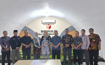 Foto bersama setelah rapat selesai