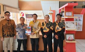 Pennyerahan Laporan Layanan Informasi Publik  2025 di Ruang PPID Bawaslu DIY