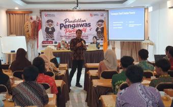 Bayu Mardinta Kurniawan, S.I.P., menyampaikan materi “Teknis Pelaporan Dugaan Pelanggaran” dalam kegiatan Pendidikan Pengawas Partisipatif (P2P).