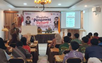 Deni Tri Utomo sebagai Narasumber dalam Acara Pendidikan Pengawas Partisipatif