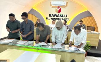 Penandatanganan IKU di Kantor Bawaslu DIY